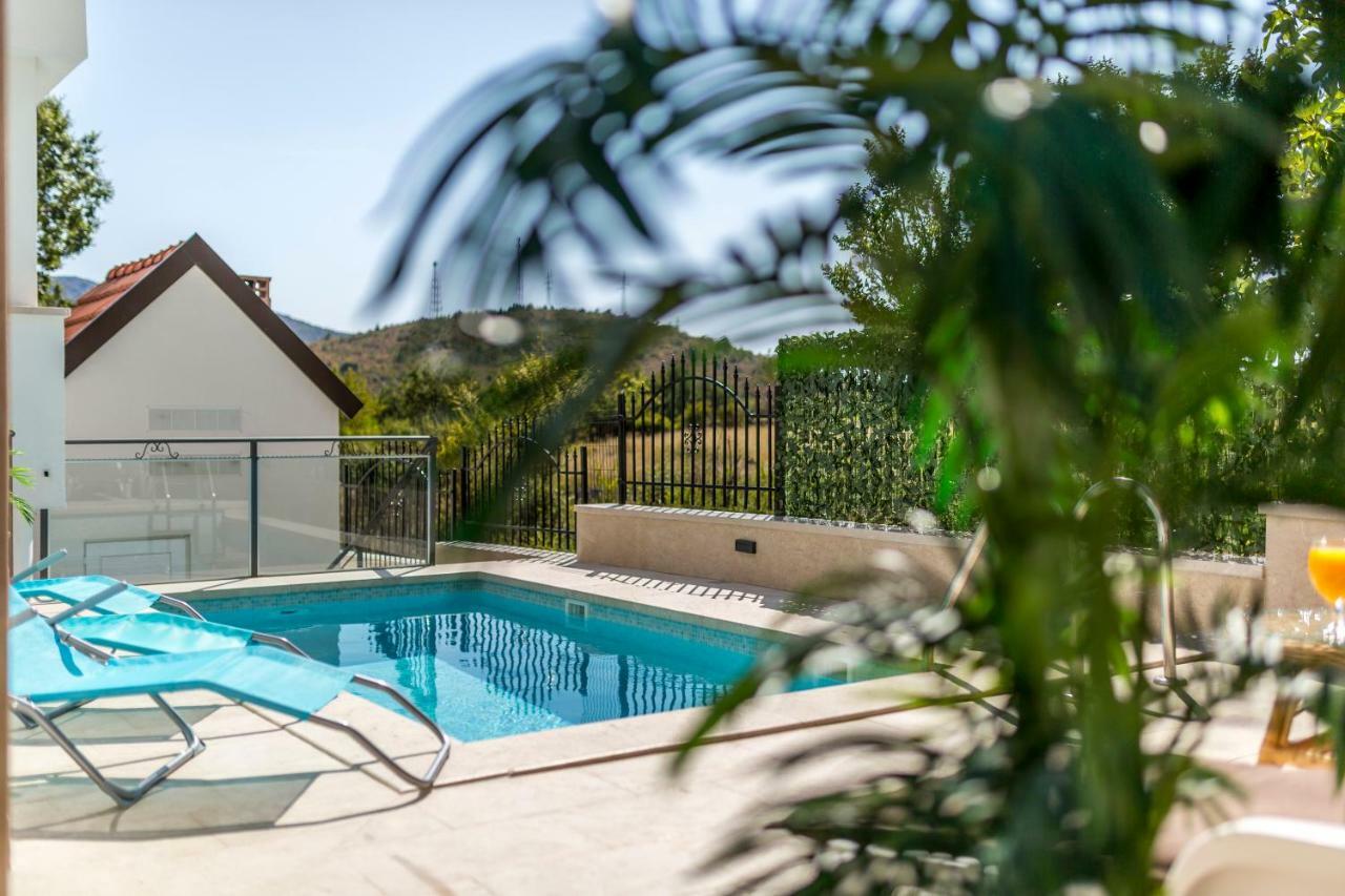 Apartamento House Luce With Pool Čisla Exterior foto