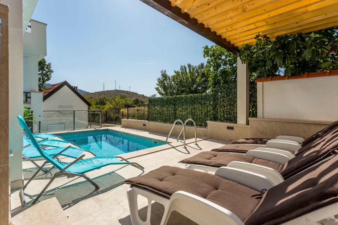 Apartamento House Luce With Pool Čisla Exterior foto