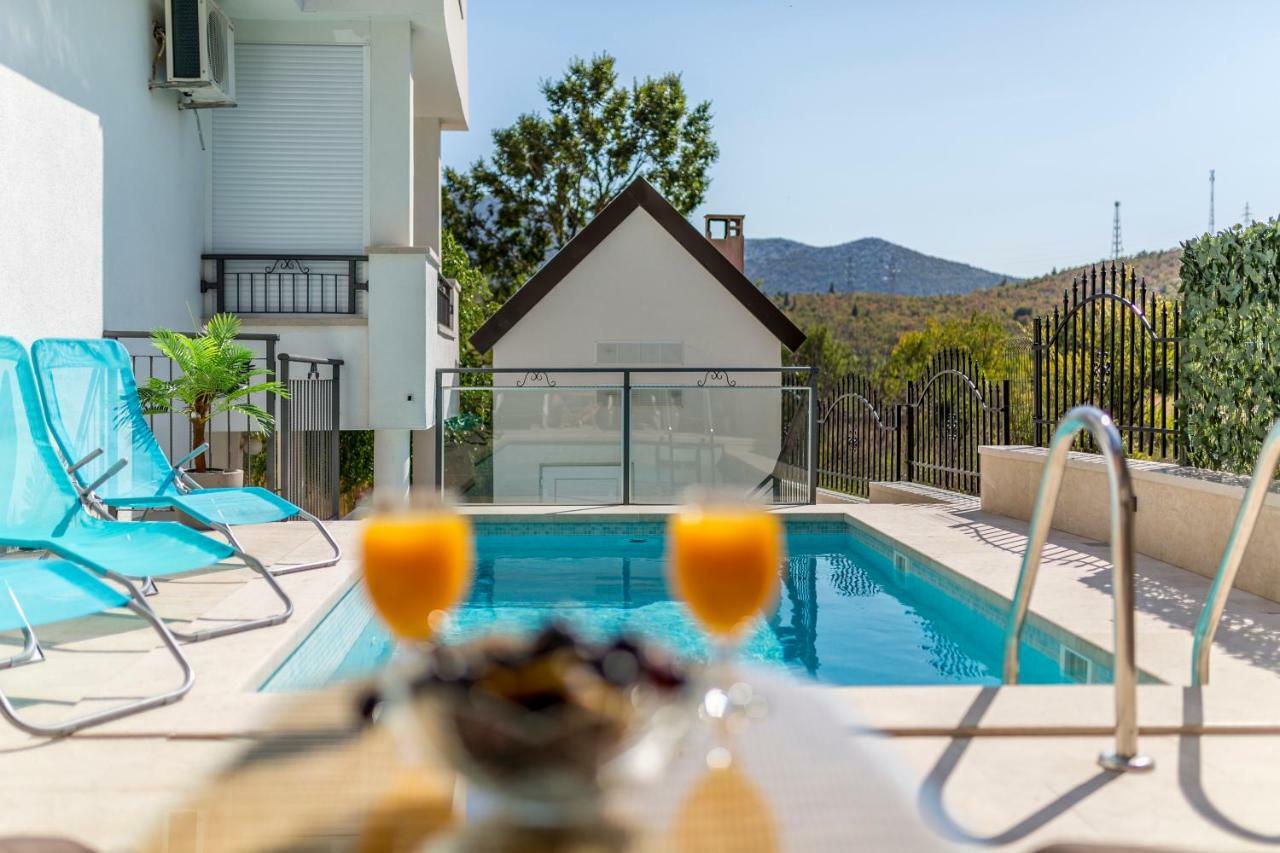 Apartamento House Luce With Pool Čisla Exterior foto