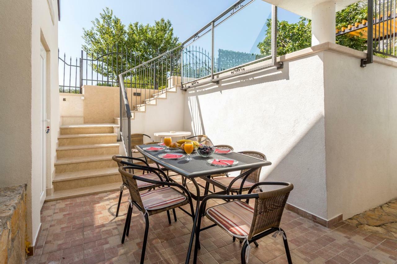 Apartamento House Luce With Pool Čisla Exterior foto