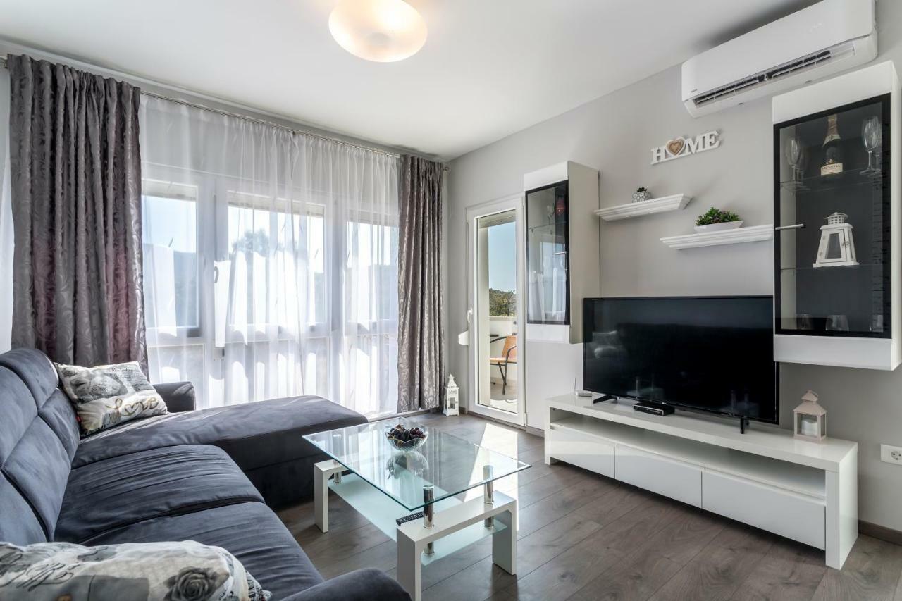 Apartamento House Luce With Pool Čisla Exterior foto
